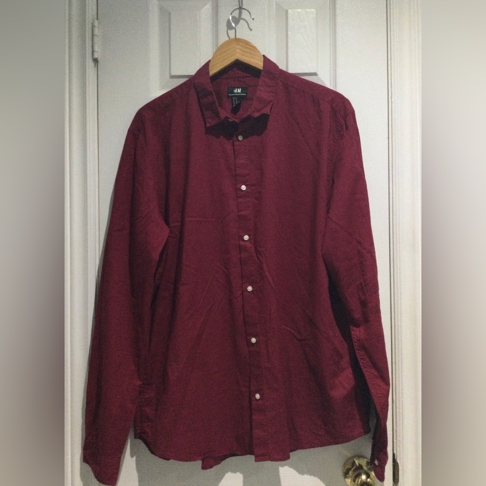 H&M Men's Burgundy Cotton Casual Button Down Shirt